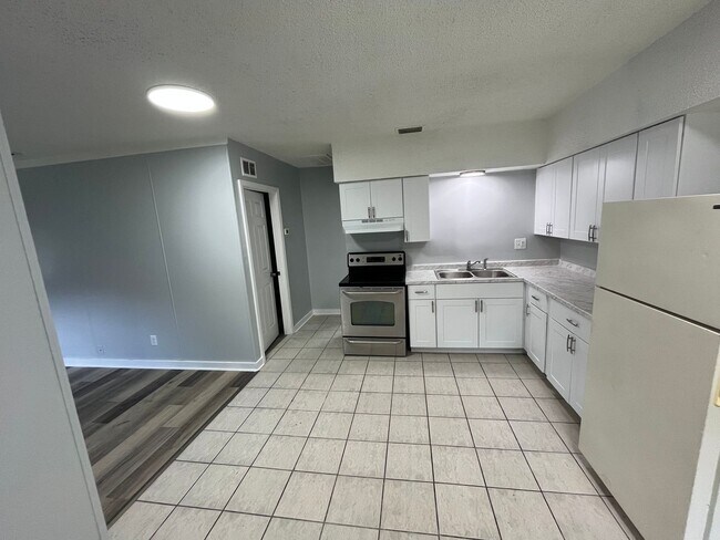 Photo - Spacious 1BR/1BA Duplex !