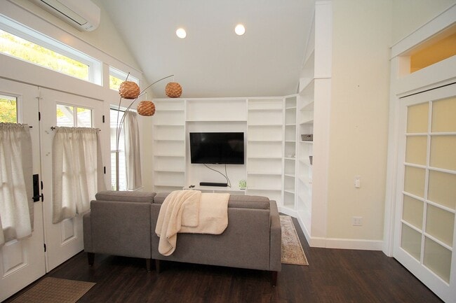 Photo - 816 NE Imperial Ave