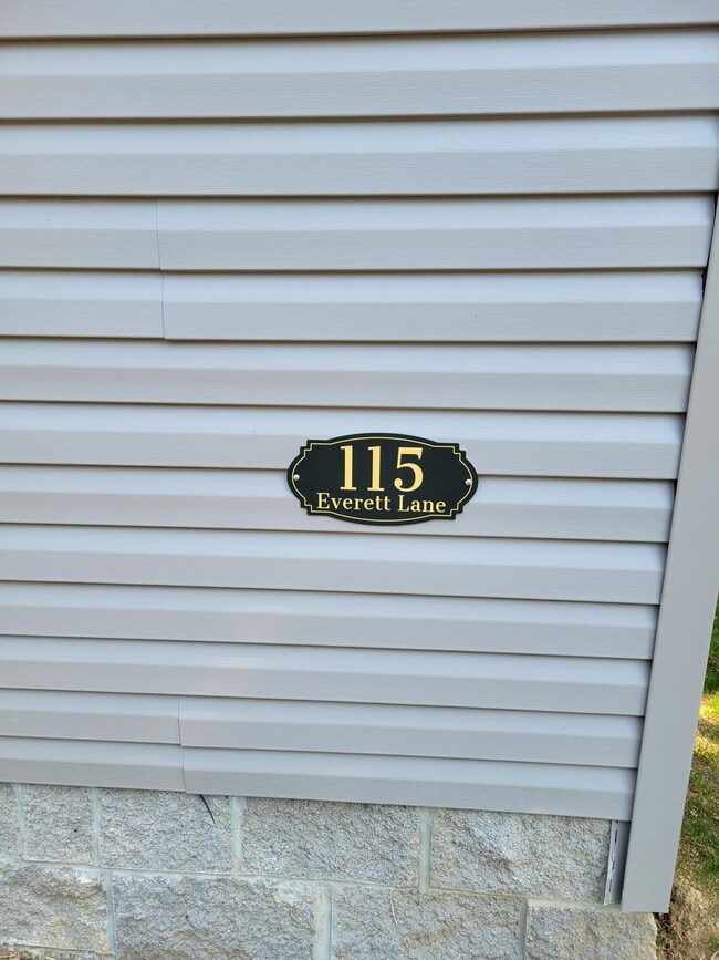 Photo - 115 W Everett St