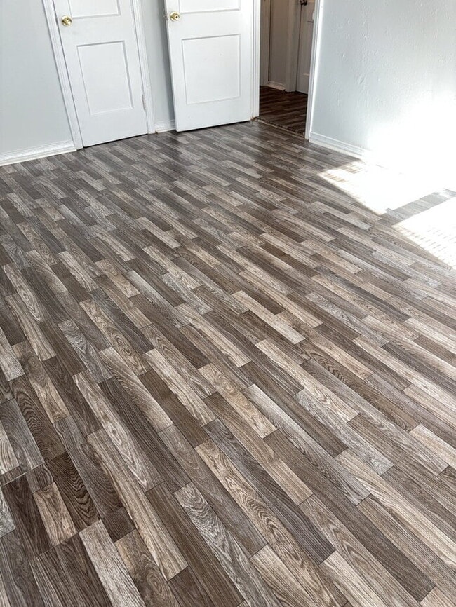 Photo - 501 Casey St