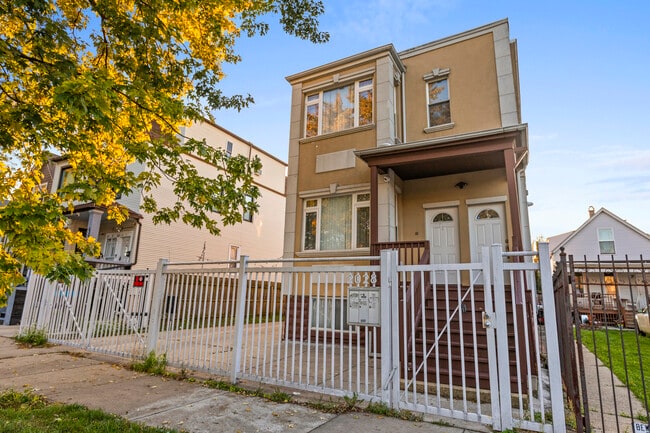 Photo - 2028 N Hamlin Ave