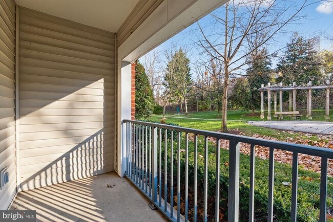 Photo - 4860 Eisenhower Ave Unit 190