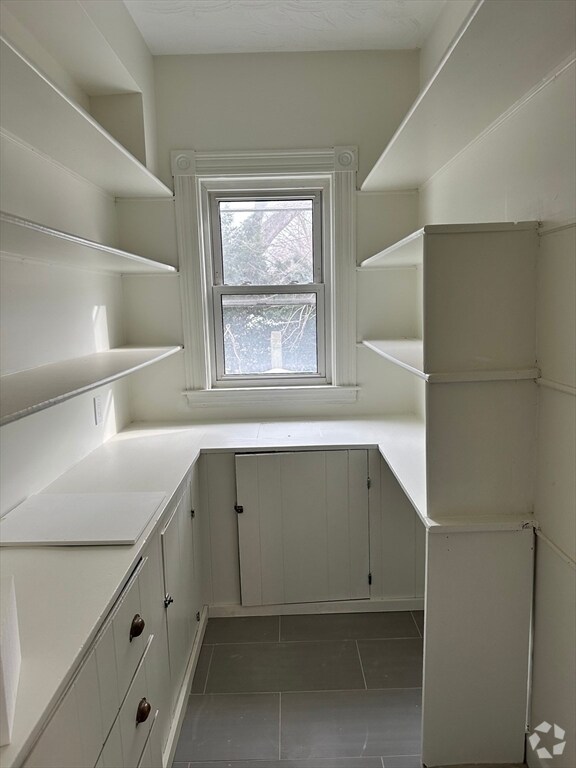 Building Photo - 173 Everett St Unit 2 Rental