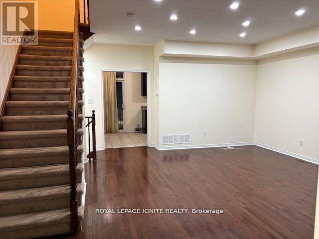 Photo - 11 Curran Hall Crescent