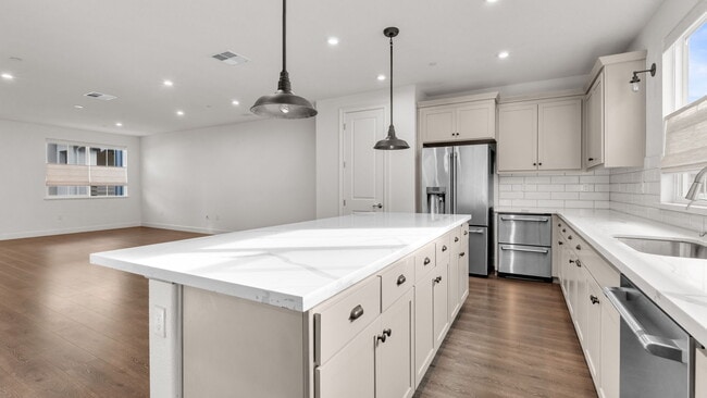 Photo - 1723 Pedrozzi Cmn