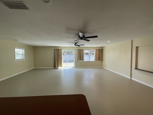 Photo - 6185 Deming Ave