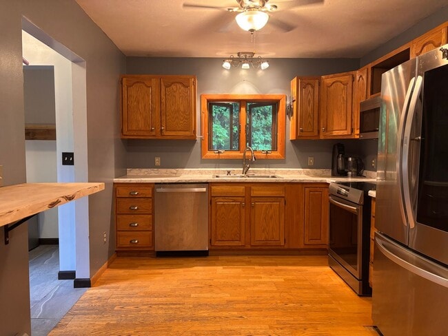 Photo - Peaceful Retreat 10 Acres - 20 min to Mqt