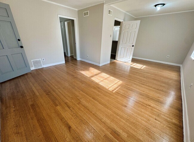 Photo - 1474 N Graham St