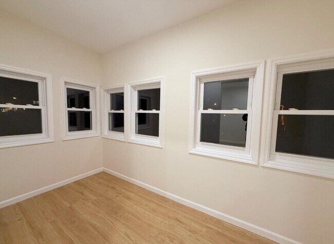 Sun Room - 356 Carnegie Pl