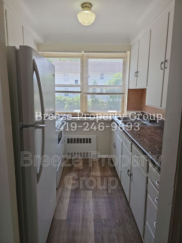 Photo - 2445 W Bancroft St