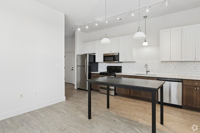 1BR, 1BA - 632SF - Kitchen