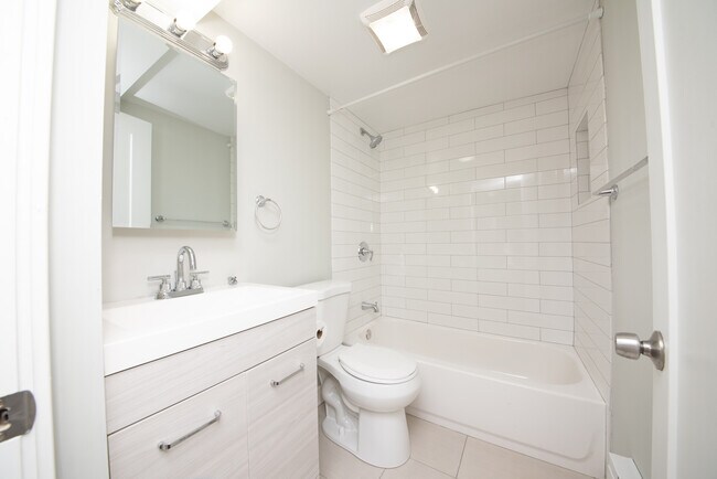 Photo - 1431 W Flournoy St Apartment Unit G