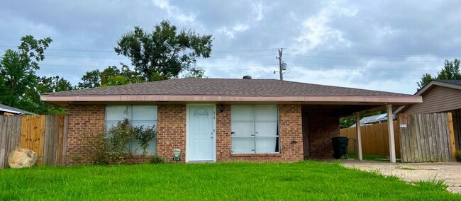 Building Photo - Generous 4 bedroom 2 bath home