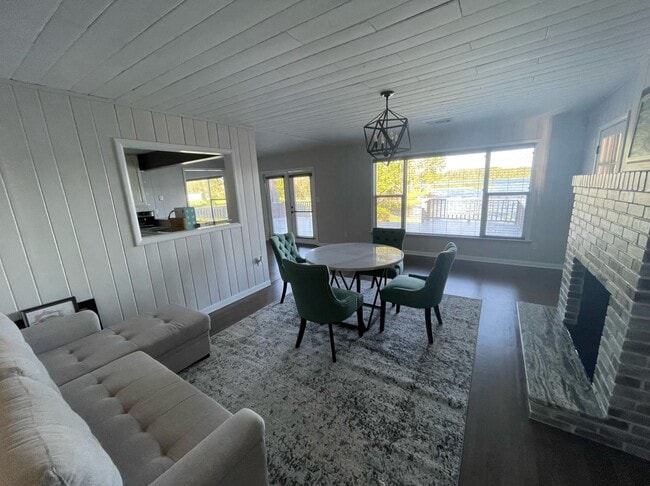 Photo - 940 N Kepler Rd