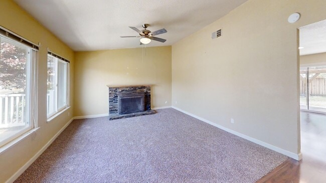 Photo - 6556 Mossview Way