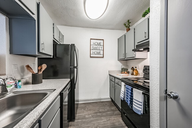 Building Photo - 3000 @ Med Center Rental