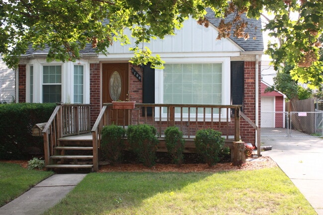 Photo - 1709 W Farnum Ave