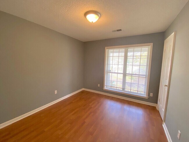 Photo - 8115 Kerry Dr