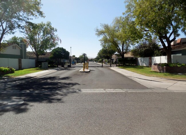 Photo - 127 E Danbury Rd