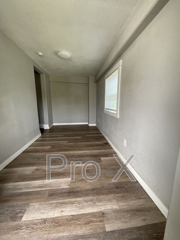 Photo - 211 E Adams St