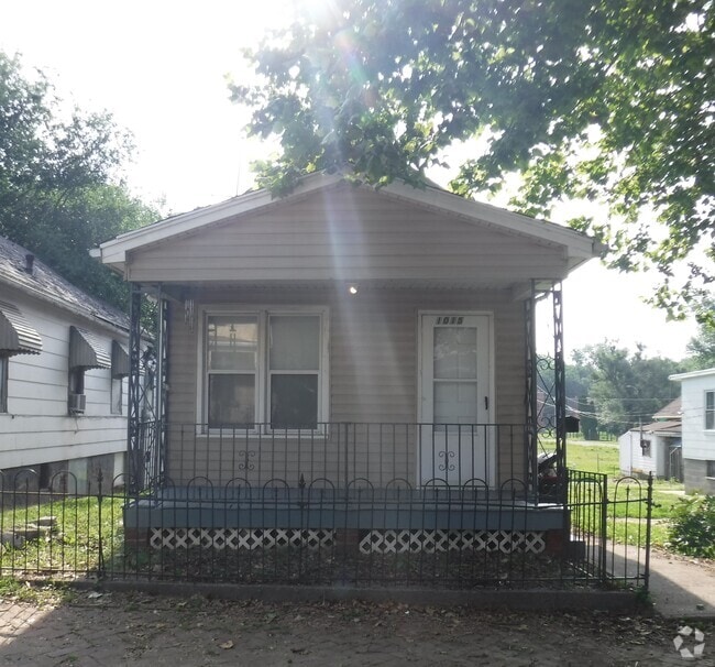 Building Photo - 1015 S 16th St Rental