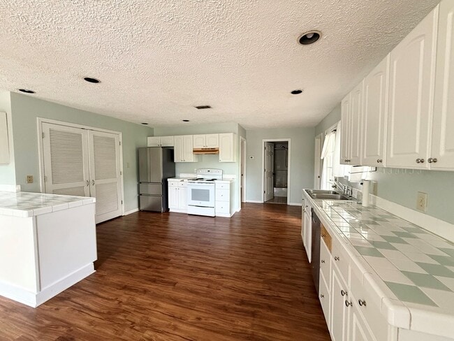 Photo - 405 Tallahassee St