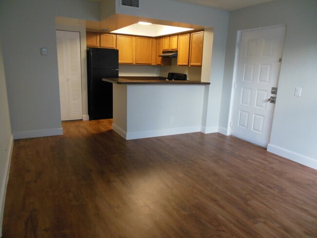 Building Photo - ONE BEDROOM ONE BATHROOM!! WATERFRONT COMMUNITY! Unit 110