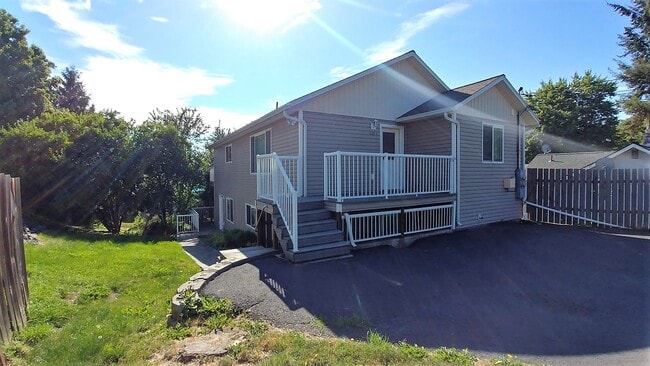 Photo - 530 SW Winter Cir Unit Lower