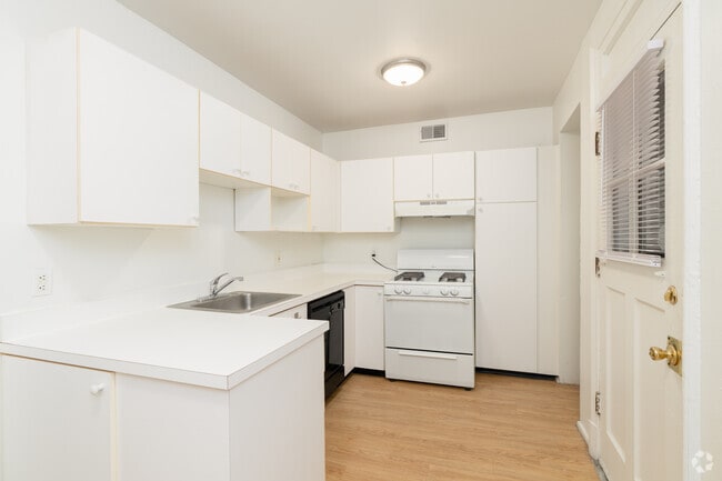 Interior Photo - DeMun Rental
