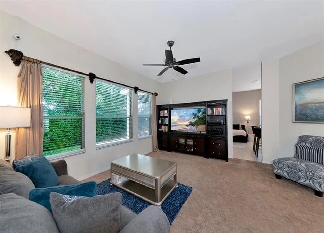 Photo - 412 36th St NE