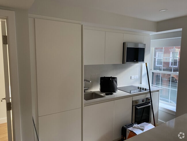 Building Photo - 23 Fleet St Unit 3 Rental