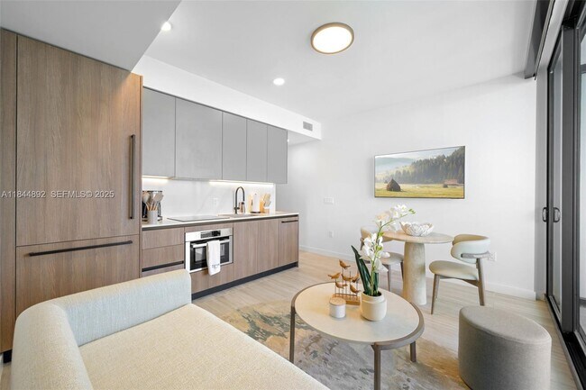 Photo - 580 72nd St Unidad 1603