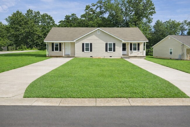 Photo - 592 Osborne Ct