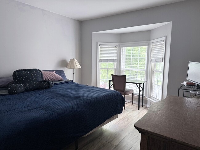 Bedroom or Study - 126 Coccio Dr