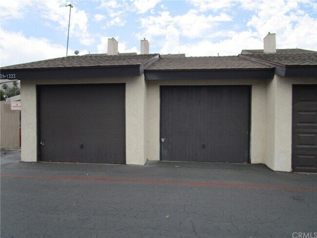 Photo - Spacious 3 Bedroom Condo for Rent in Colton