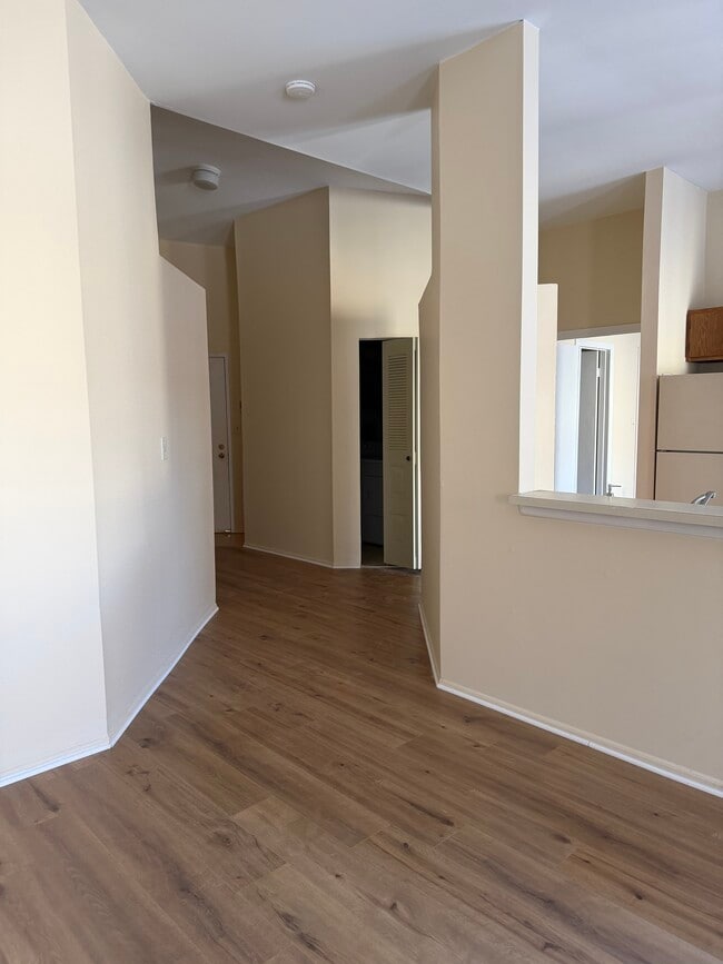 Hallway - 5083 Beech Ct Unit 5083