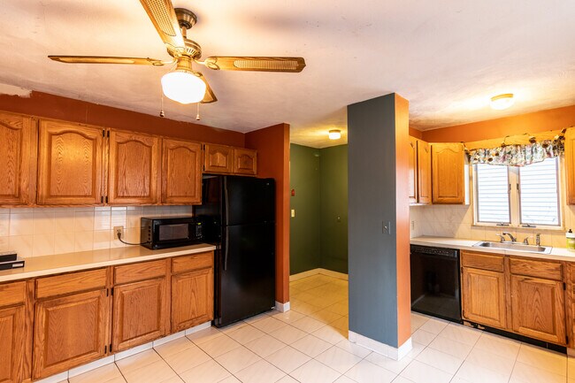 162 Walnut St Unit 1