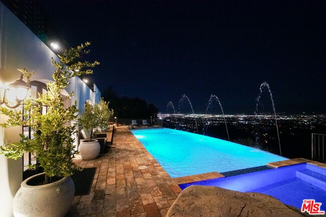 Photo - 13211 Mulholland Dr