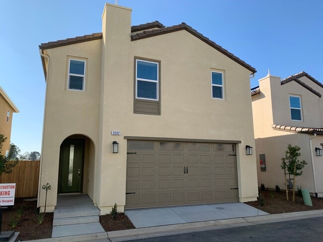 Photo - 3/2.5 In North Clovis Near Buchanan High School