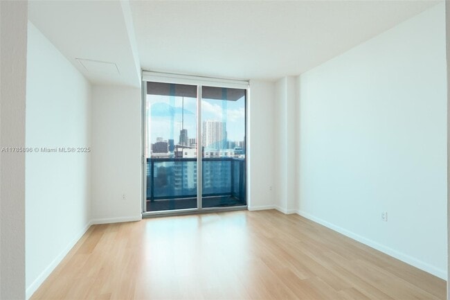 Photo - 333 NE 24th St Unidad 1411 Rental