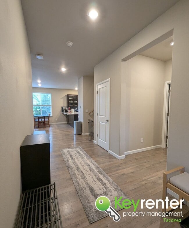 Photo - Spacious Northeast Tacoma 3 Bedroom Home for Rent Near Browns Point