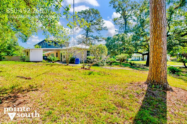 Photo - 703 Belrose Ave