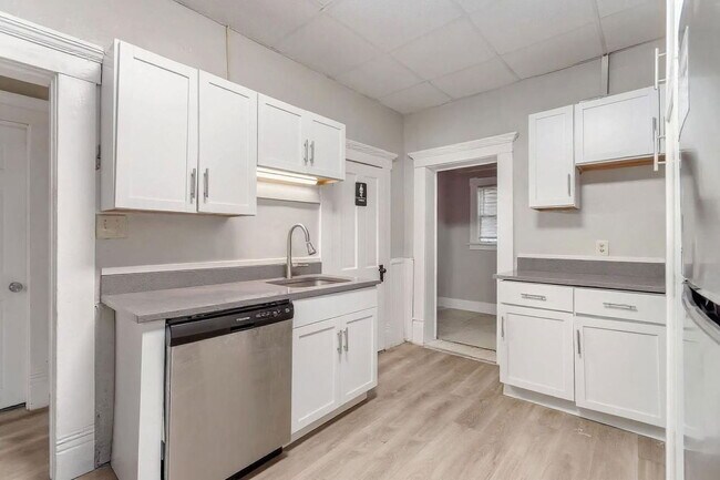 Photo - 196 W 8th Ave