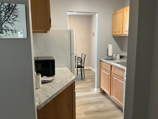Building Photo - Rarely available and beautifully gut renov... Unit 409 Rental