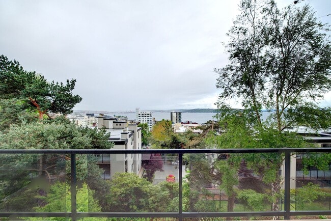 Photo - 2bd/2.25ba Seattle Townhome