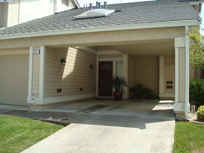 Photo - 1411 Groth Cir House