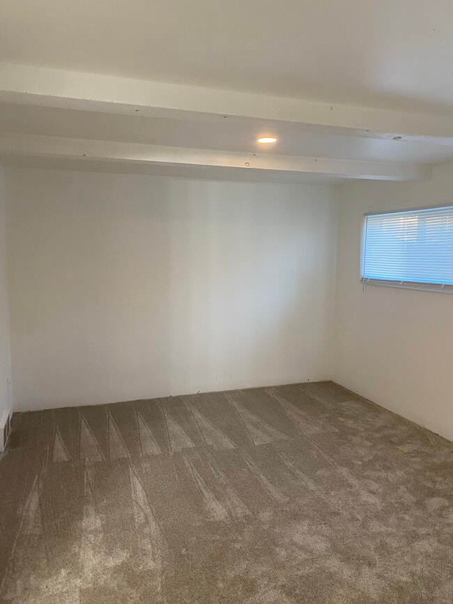 Dormitorio - 2502 N 57th St