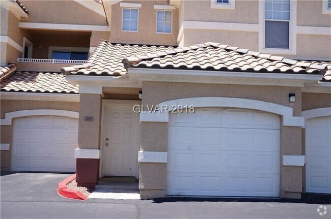 Building Photo - Gated Community, 2bed/2bath Rental