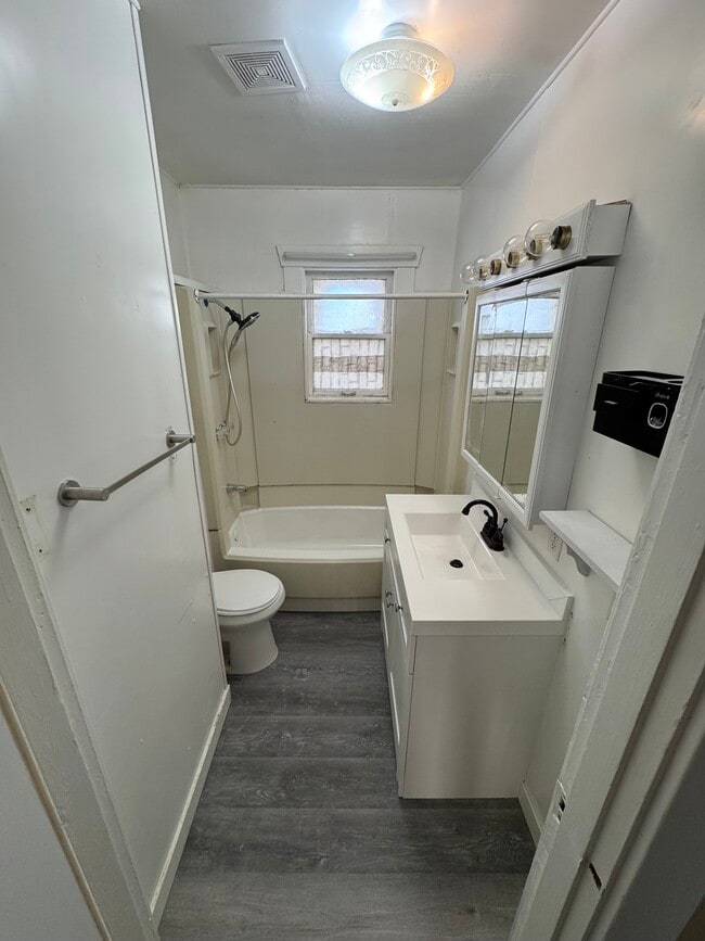 Bathroom - 1568 3rd St NE