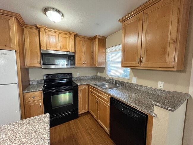 Photo - Updated and Bright 3 Bedroom 2 Bath Home in NE Portland (PDX/Columbia River)